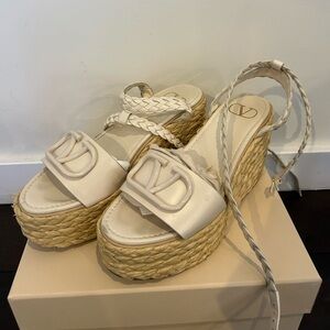 Valentino Garavani Platform Espadrille Sandals Cream Leather – Logo Plaque